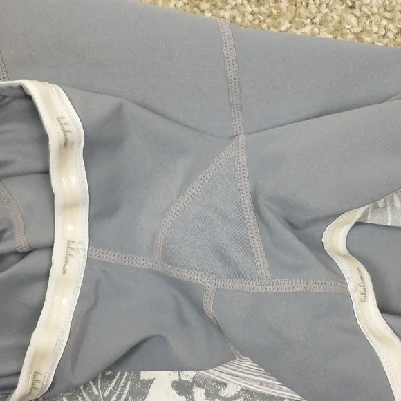 Lululemon Run: In The Sun Skirt 10 Gray Floral Skort Lined Athletic Stretch - Picture 8 of 9